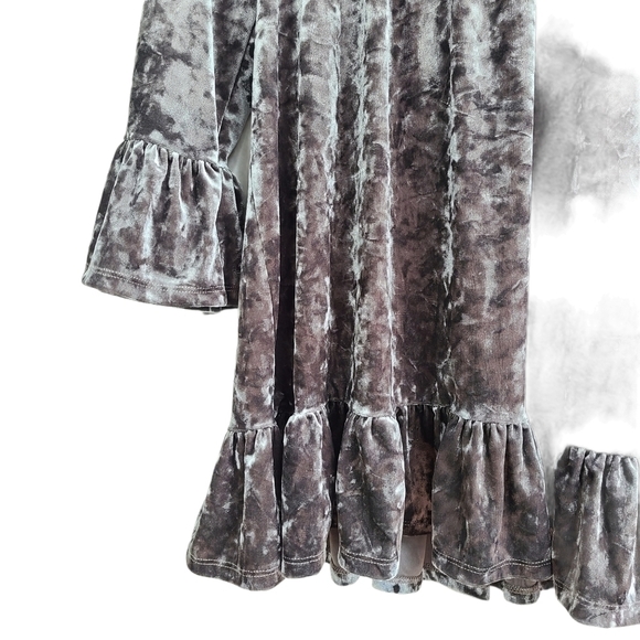 BeachLunchLounge Off Shoulder Velvet Top with Hem Ruffle, Size Small - Picture 2 of 4